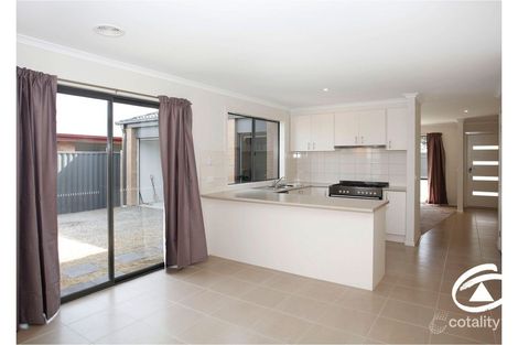 Property photo of 7 Doonie Way Pakenham VIC 3810
