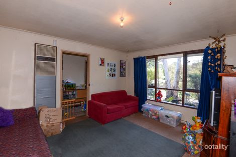Property photo of 10 Shirley Crescent Woori Yallock VIC 3139