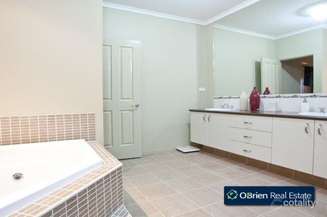 Property photo of 11 Marisa Crescent Berwick VIC 3806