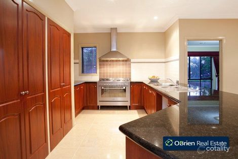 Property photo of 11 Marisa Crescent Berwick VIC 3806