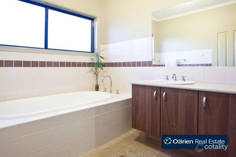 Property photo of 11 Marisa Crescent Berwick VIC 3806