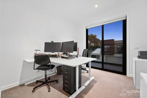 Property photo of 17 Rosevae Crescent Keysborough VIC 3173