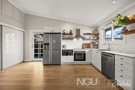 Property photo of 2/25 Teape Street Silkstone QLD 4304