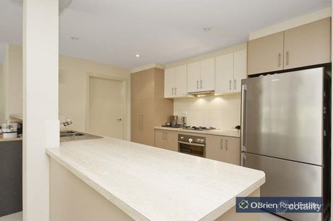 Property photo of 4 Sunline Terrace Pakenham VIC 3810