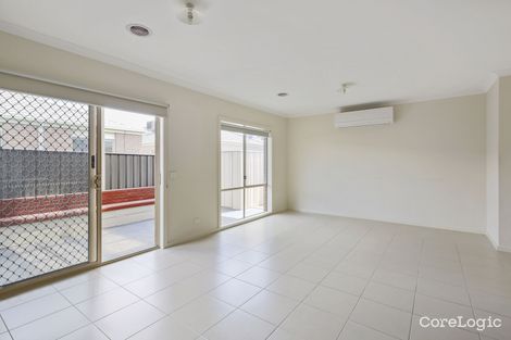 Property photo of 8 Pleven Rise Clyde North VIC 3978