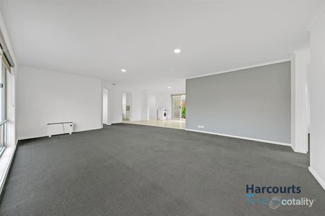 Property photo of 20 Grevillea Crescent Hoppers Crossing VIC 3029