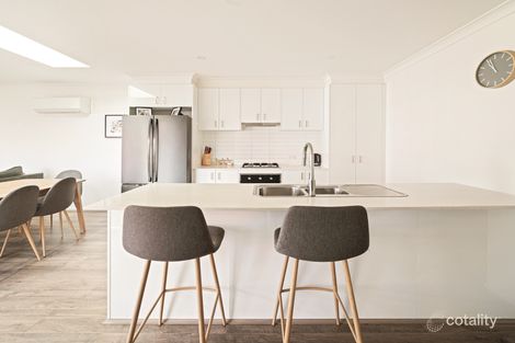 Property photo of 18 Cardiff Circuit Carrum Downs VIC 3201