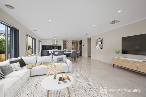 Property photo of 2 Heilmann Place Leneva VIC 3691