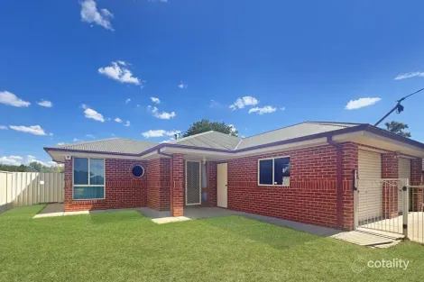 32 Lake St, Lake Albert, NSW 2650