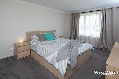 Property photo of 15 Statham View Cranbourne West VIC 3977