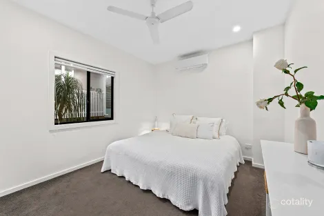 Property photo of 19 Barton Road Hawthorne QLD 4171