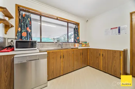 Property photo of 176 Aspinall Street Kangaroo Flat VIC 3555