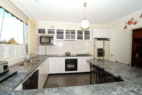 Property photo of 38 Hillside Road Mount Waverley VIC 3149