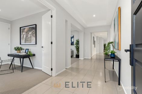 Property photo of 3 Elkedra Way Cranbourne North VIC 3977