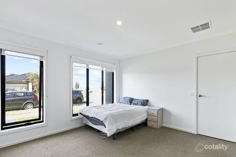 Property photo of 10 Sparrowhawk Drive Beveridge VIC 3753