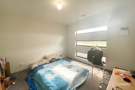 Property photo of 40 Pomegranate Way Pakenham VIC 3810