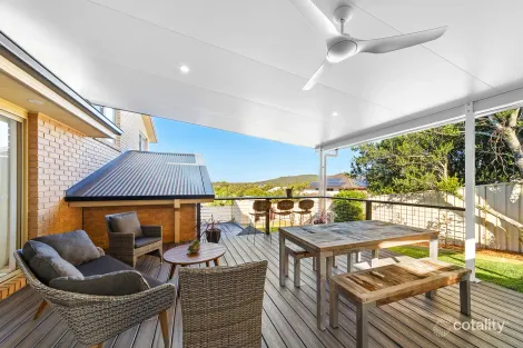 Property photo of 33 Robinia Parade Springfield NSW 2250