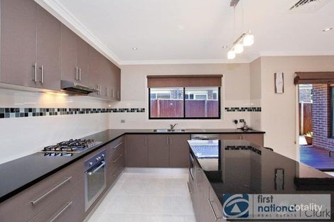 Property photo of 10 Lyndhurst Square Drouin VIC 3818