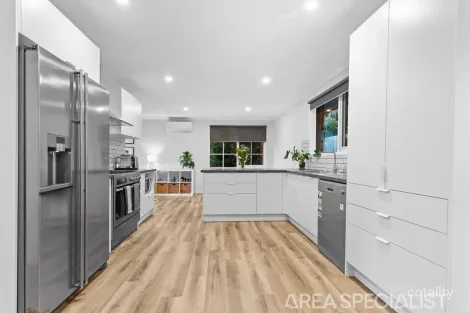 Property photo of 4 Cinerea Glade Langwarrin VIC 3910