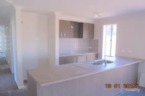 Property photo of 14 Hedgerow Avenue Brookfield VIC 3338