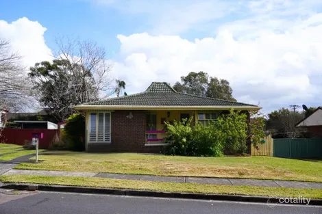 4 Pemworth Cl, Wyoming, NSW 2250