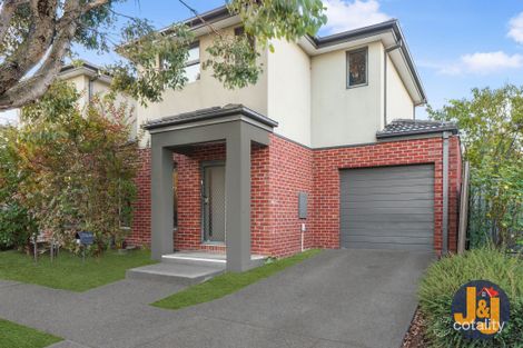 Property photo of 10 Gully Way Craigieburn VIC 3064