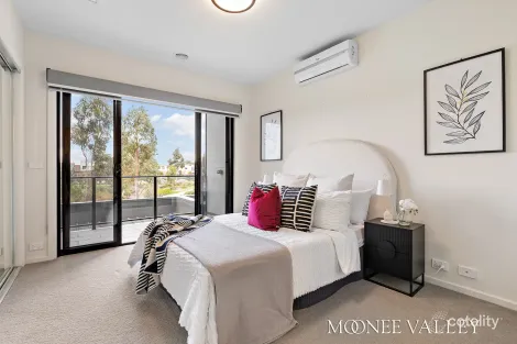 Property photo of 5 Ville Walk Avondale Heights VIC 3034