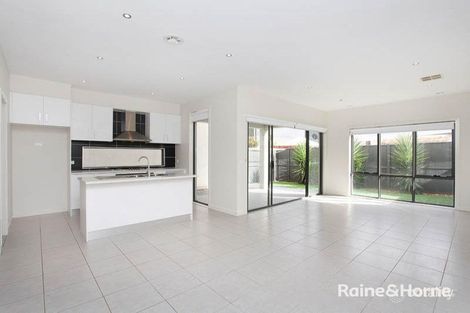 Property photo of 7 Boathouse Drive Caroline Springs VIC 3023