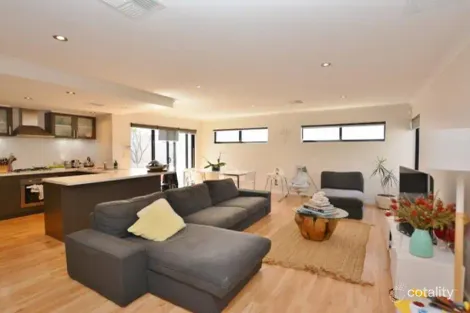 52b Pearl Pde, Scarborough, WA 6019