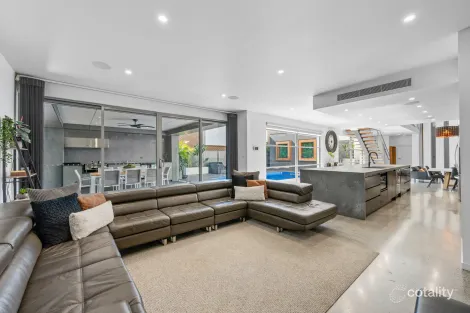Property photo of 25 Senden Crescent Colebee NSW 2761