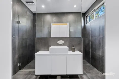 Property photo of 25 Senden Crescent Colebee NSW 2761