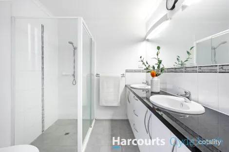Property photo of 12 Pengana Way Cranbourne West VIC 3977
