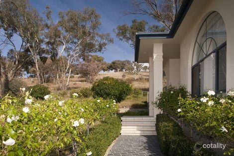 Property photo of 14 Lobelia Close Jerrabomberra NSW 2619