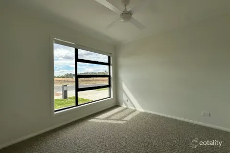 Property photo of 14 Stobie Crescent Leneva VIC 3691
