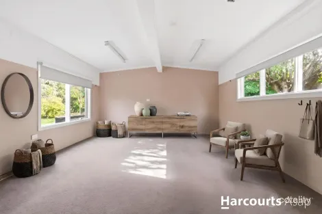 Property photo of 1 Hillcrest Avenue Ringwood VIC 3134