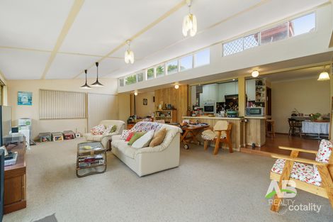 Property photo of 28 Manbari Crescent Wanneroo WA 6065