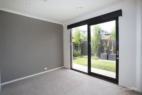 Property photo of 18 Holsteiner Terrace Clyde North VIC 3978
