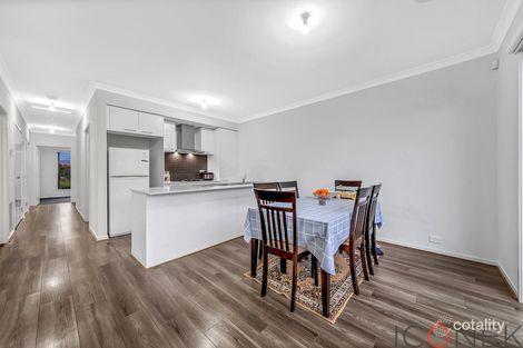 Property photo of 7 Dover Hedge Walk Wollert VIC 3750