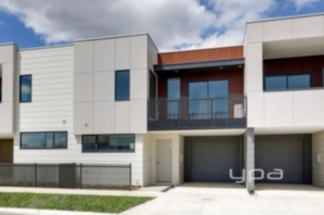 Property photo of 16 Hollywood Drive Roxburgh Park VIC 3064