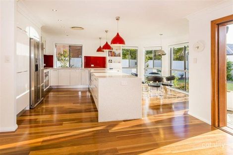 Property photo of 16 Arbuthnot Parade Benowa QLD 4217