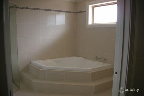 Property photo of 40 Bordeaux Crescent Castle Hill NSW 2154