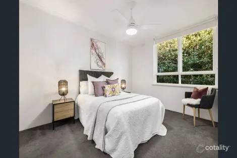 Property photo of 4/43-44 Marine Parade St Kilda VIC 3182