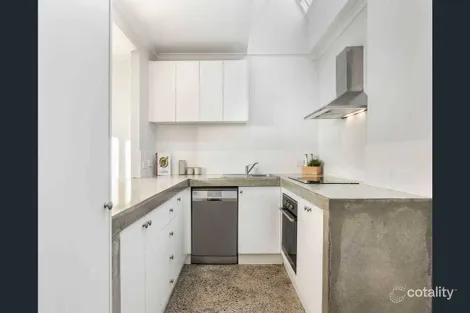 Property photo of 4/43-44 Marine Parade St Kilda VIC 3182