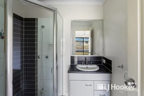Property photo of 3 Bottlebrush Place Laidley QLD 4341