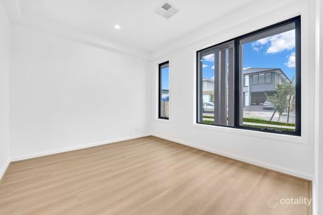 Property photo of 14 Pyrus Crescent Mickleham VIC 3064