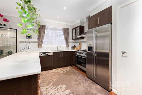 Property photo of 4 Pyrmont Terrace Taylors Hill VIC 3037