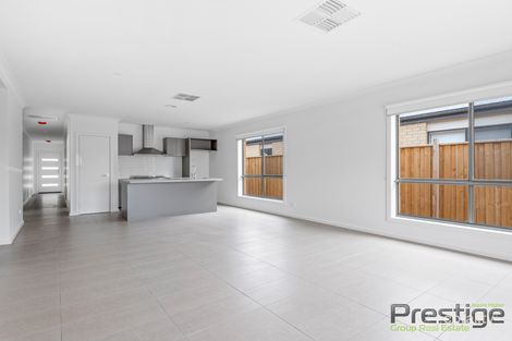 Property photo of 27 Indura Drive Werribee VIC 3030