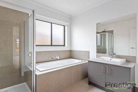 Property photo of 27 Indura Drive Werribee VIC 3030