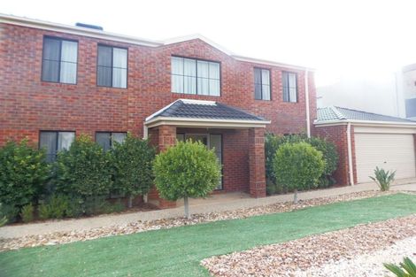 Property photo of 8 Coogee Drive Taylors Hill VIC 3037