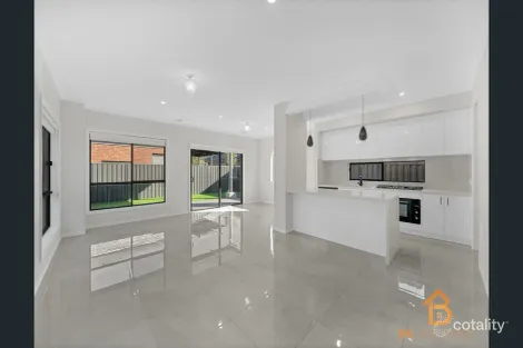 Property photo of 1/6 Chitwan Road Tarneit VIC 3029